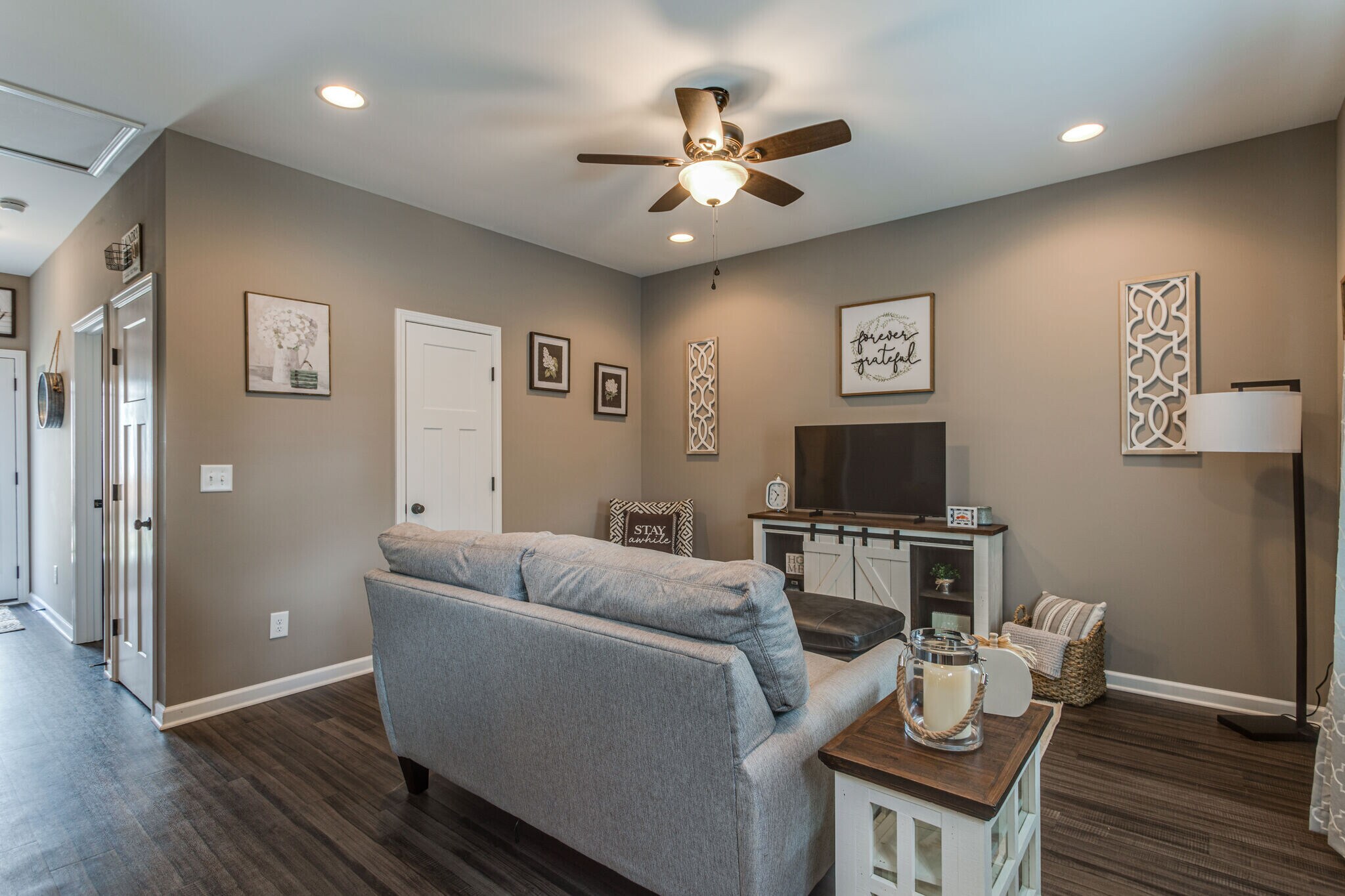 living room - 1070 Madison St