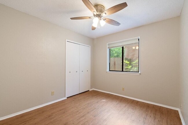 Building Photo - 10211 Missel Thrush Dr