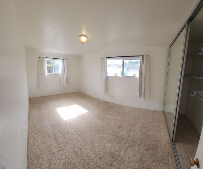 Building Photo - 550 Piney Way
