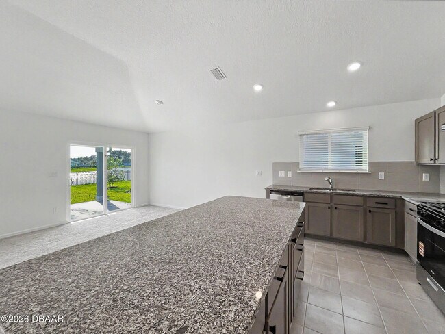 Building Photo - 55 Signet Cir