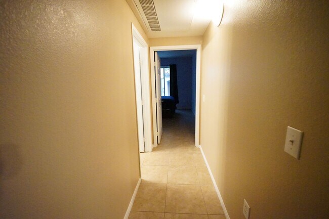 Building Photo - SHOWINGS AVAILABLE NOW