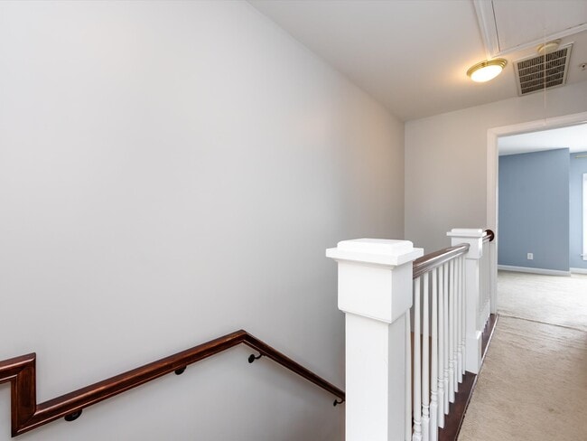 Building Photo - 4936 S Hill View Dr