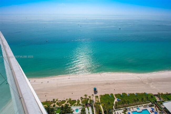 Building Photo - 18975 Collins Ave