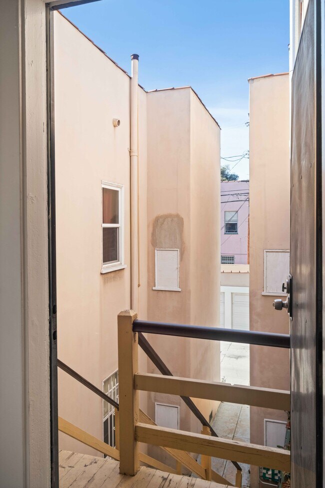 Building Photo - 645 S Detroit St