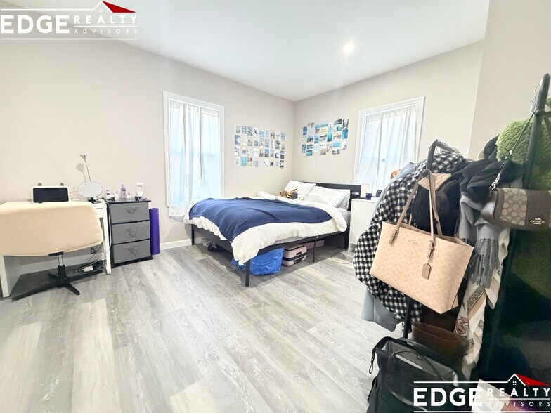 Building Photo - 25 Long Ave