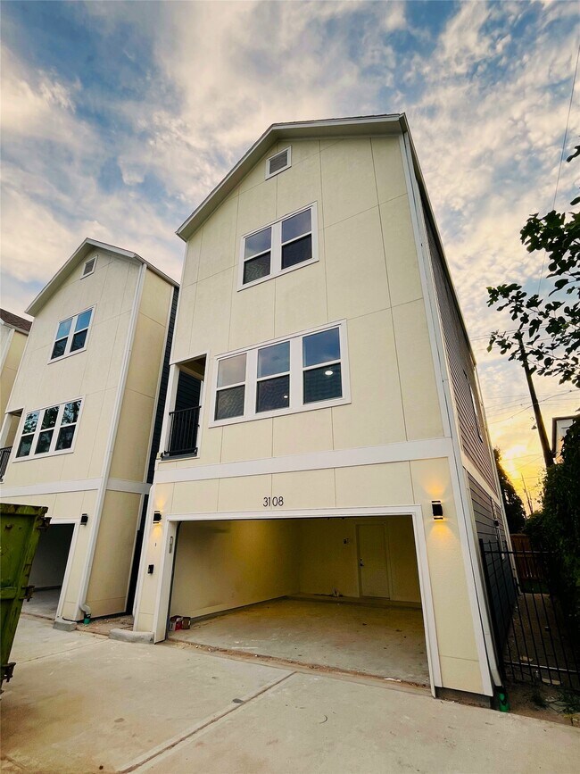 Building Photo - 3802 Yale St