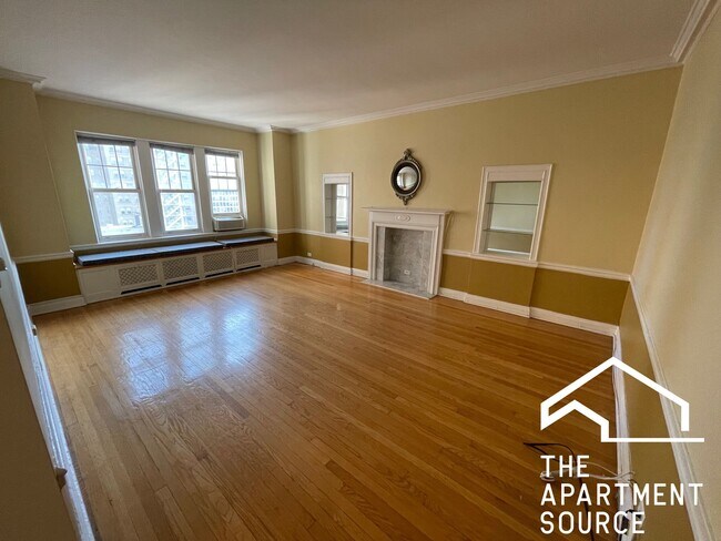 Building Photo - 5000 S Cornell Ave