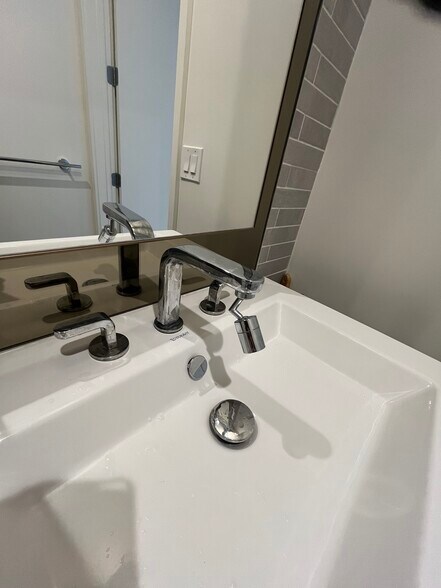 Building Photo - 889 Francisco St