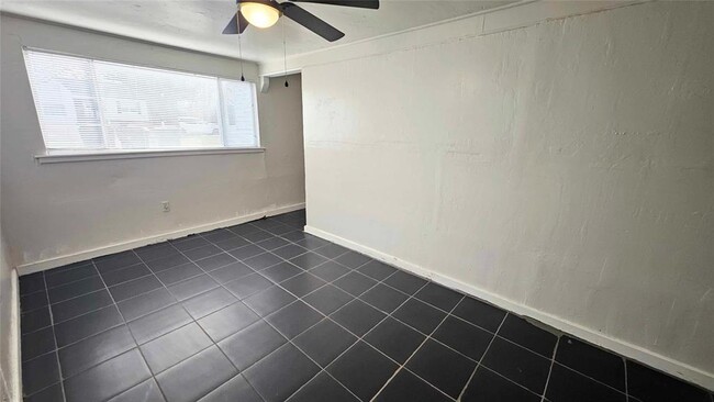 Building Photo - 3817 Key Pl