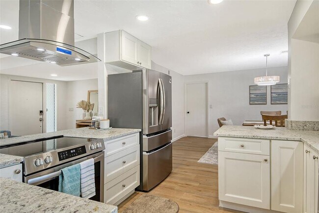 Building Photo - 6722 Roxbury Dr