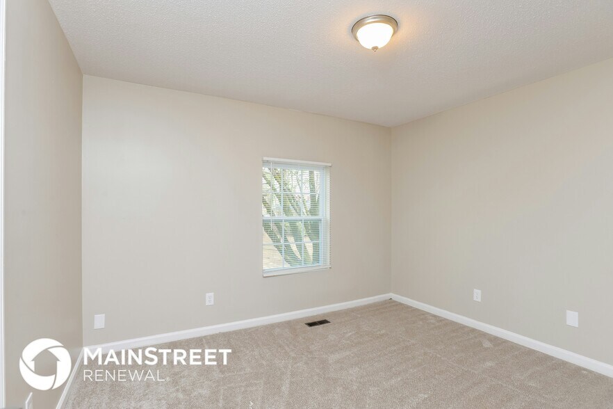 Building Photo - 2026 Sprucewood Pl