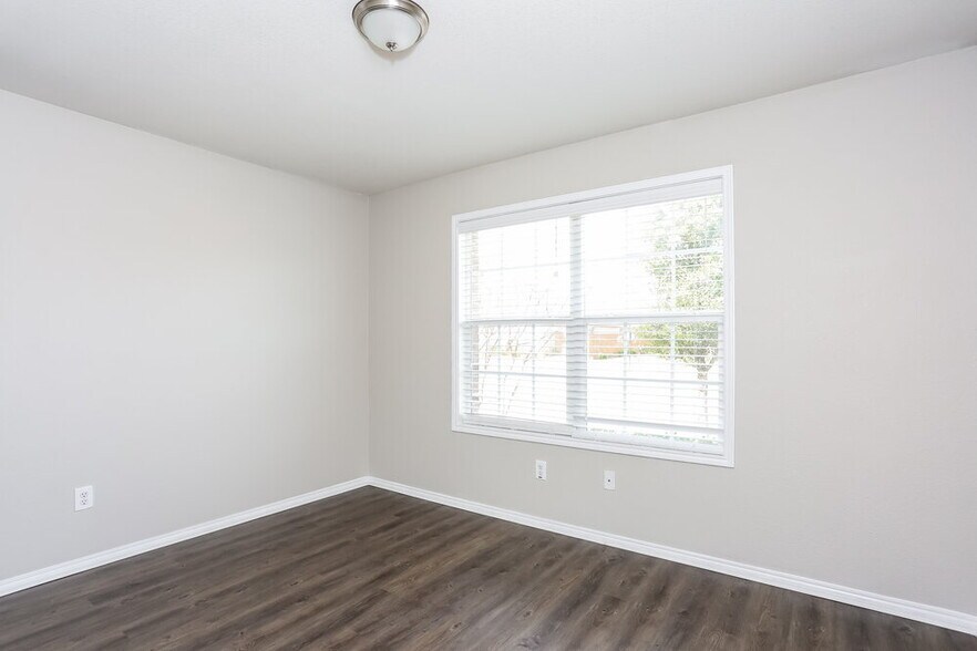 Building Photo - 2040 Shawnee Trail