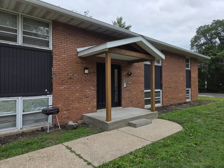 Building Photo - 1231 E Maywood Ave