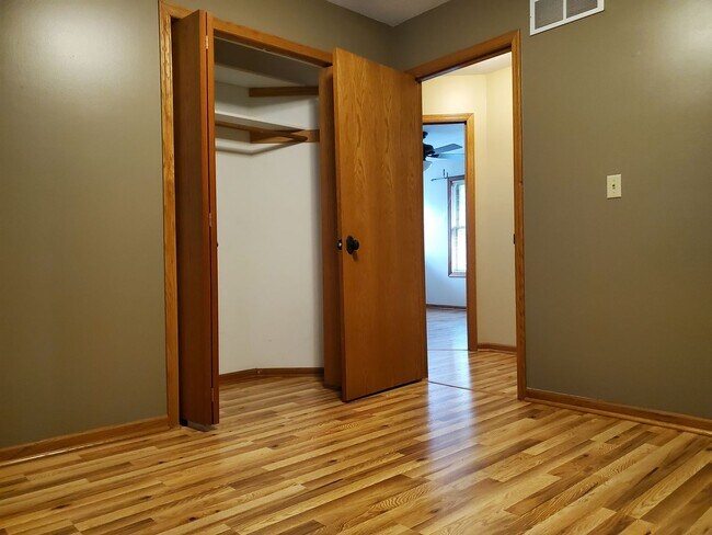 Building Photo - Elliot Park Minneapolis, Stand Alone House, Updated and Eco-friendly