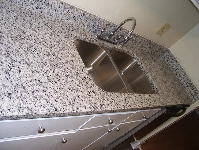 Building Photo - 290 Appleby Dr