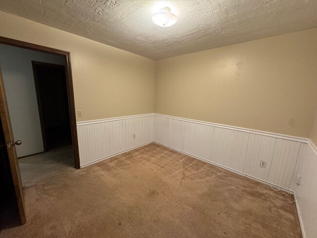 Building Photo - Great Springfield Home in Kickapoo School ...