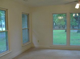 Building Photo - 13400 Oakwood Drive