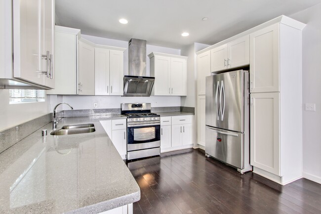 another view of the kitchen - 8725 Lookout Mountain Ave