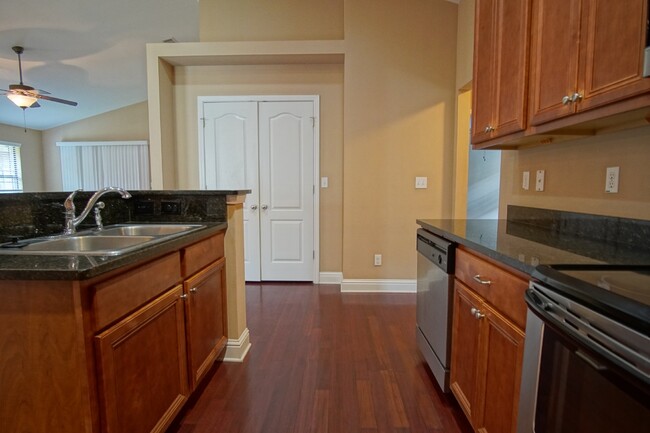 Building Photo - "Luxurious 3-Bedroom, 2-Bath Pet-Friendly ...