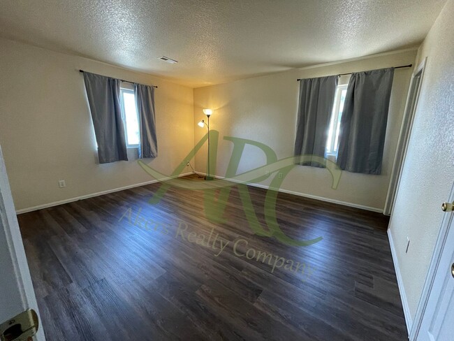 Building Photo - 746 S Legend Ln