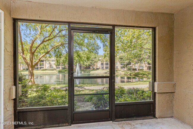Building Photo - 5 Arbor Club Dr