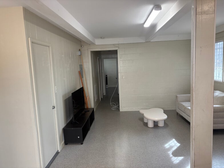 Building Photo - 1238 Rycroft St