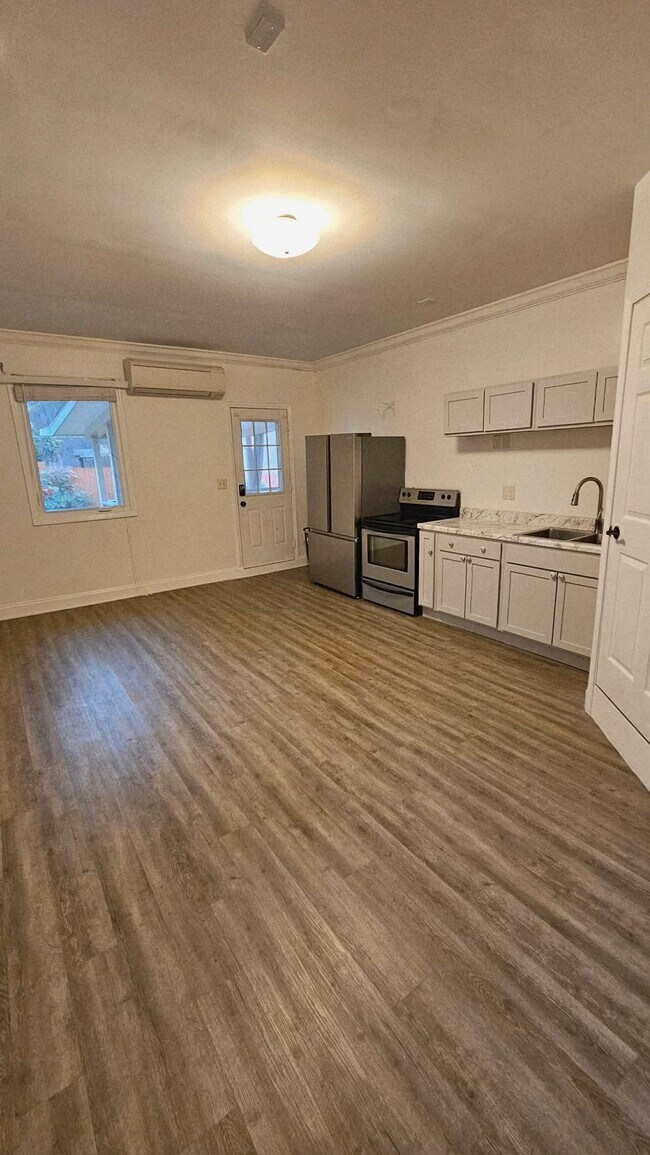 Building Photo - 7201 Cedarfield Rd