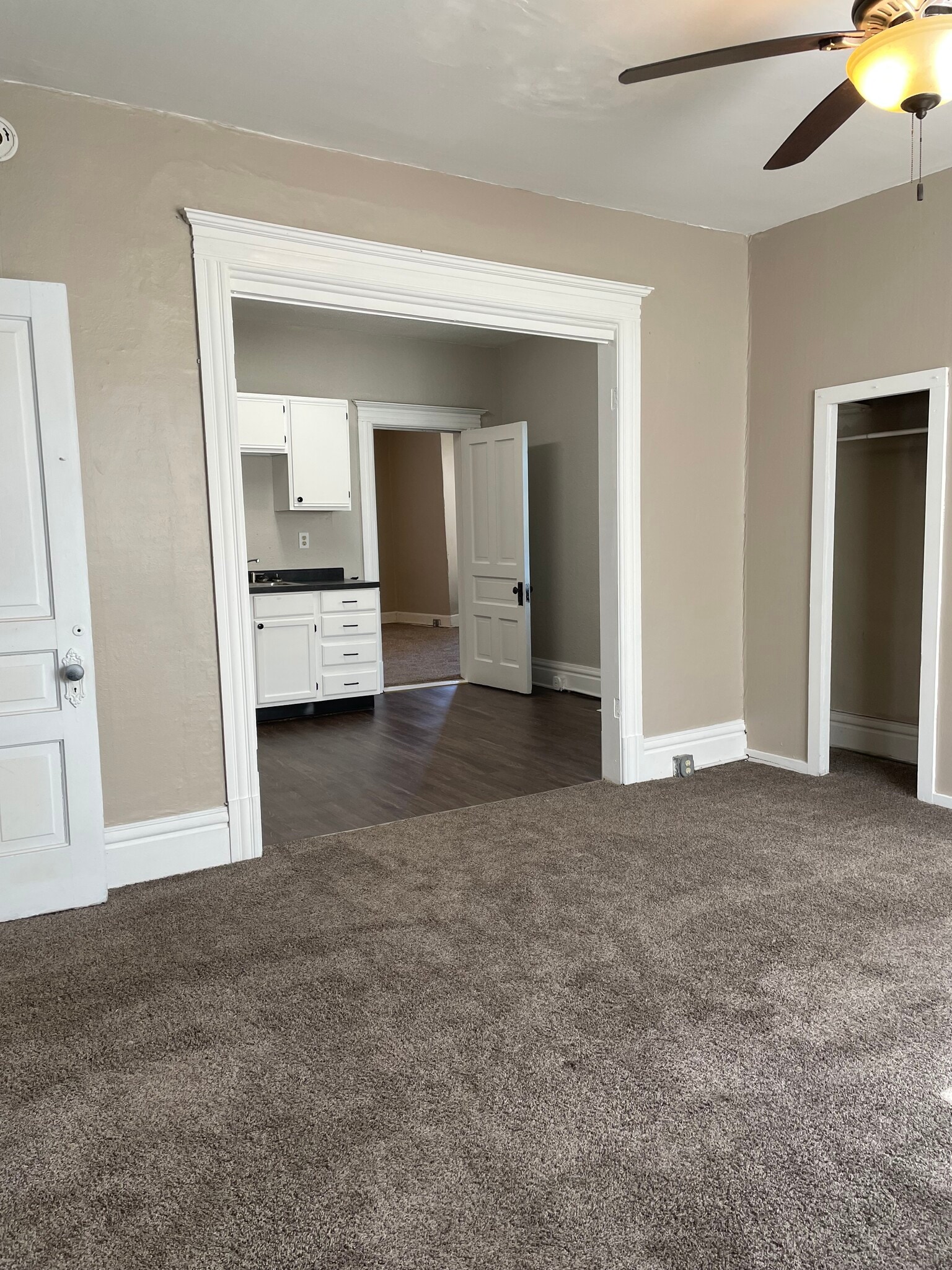 Living room - 416 N Broad St