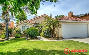 Building Photo - Lovely 3 Bedroom Home Off McCutchen and Ol...