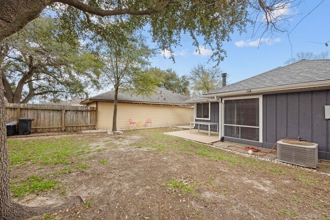 Building Photo - 9306 Crescent Moon Dr