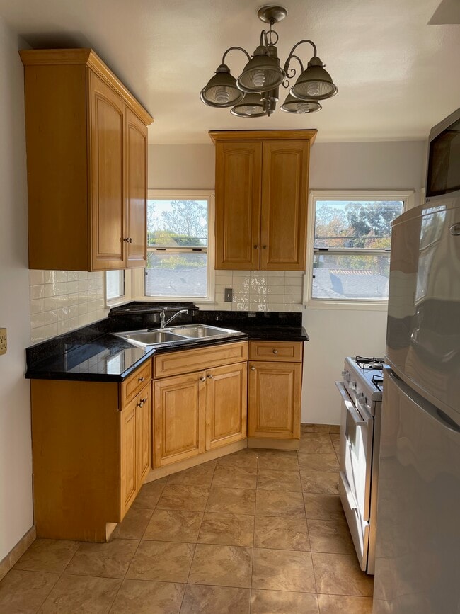 Building Photo - 265 S Church Ln