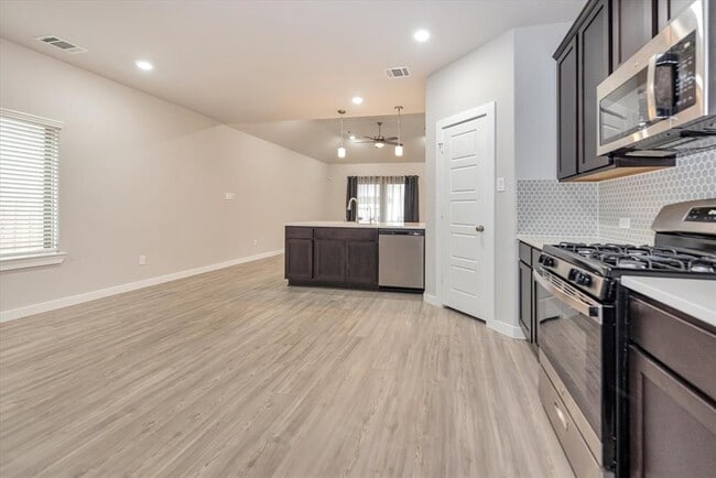 Building Photo - 10651 Whitejacket