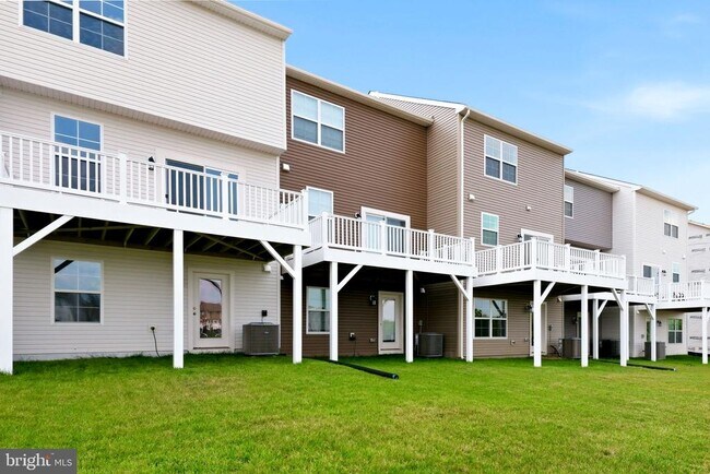 Building Photo - 417 Seeback Dr