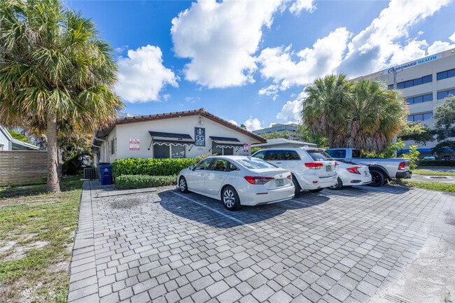 Building Photo - 404 SE 16th St