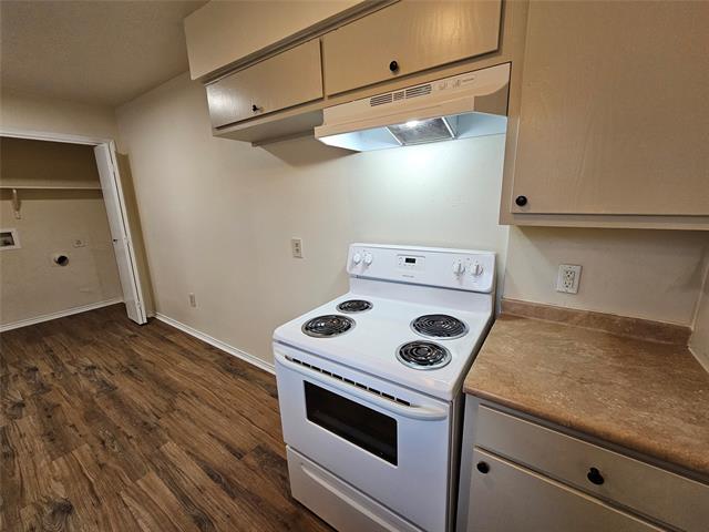 Building Photo - 3141 Tudor Ln