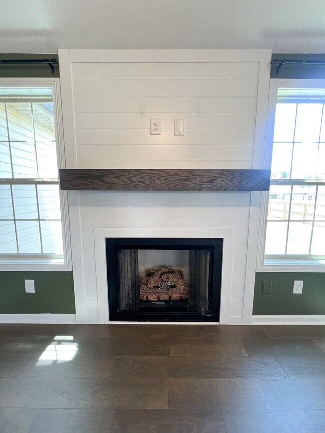 Building Photo - 702 Gleason Dr