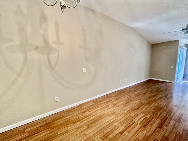 Building Photo - Spacious, One-Bedroom Condo In Plantation ...