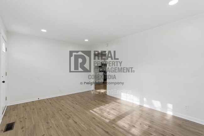 Building Photo - 1527 Cherry Tree Dr