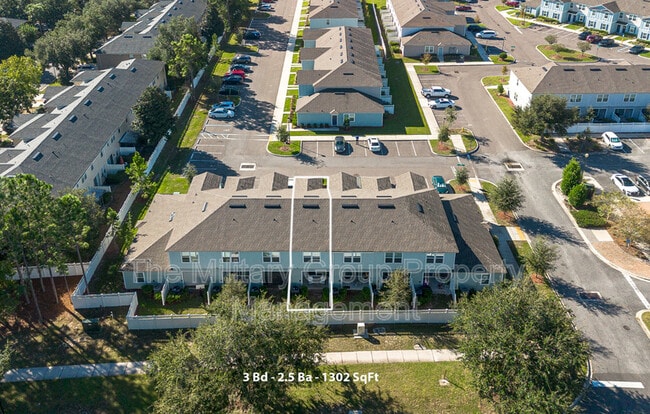 Building Photo - 425 Running Wds St