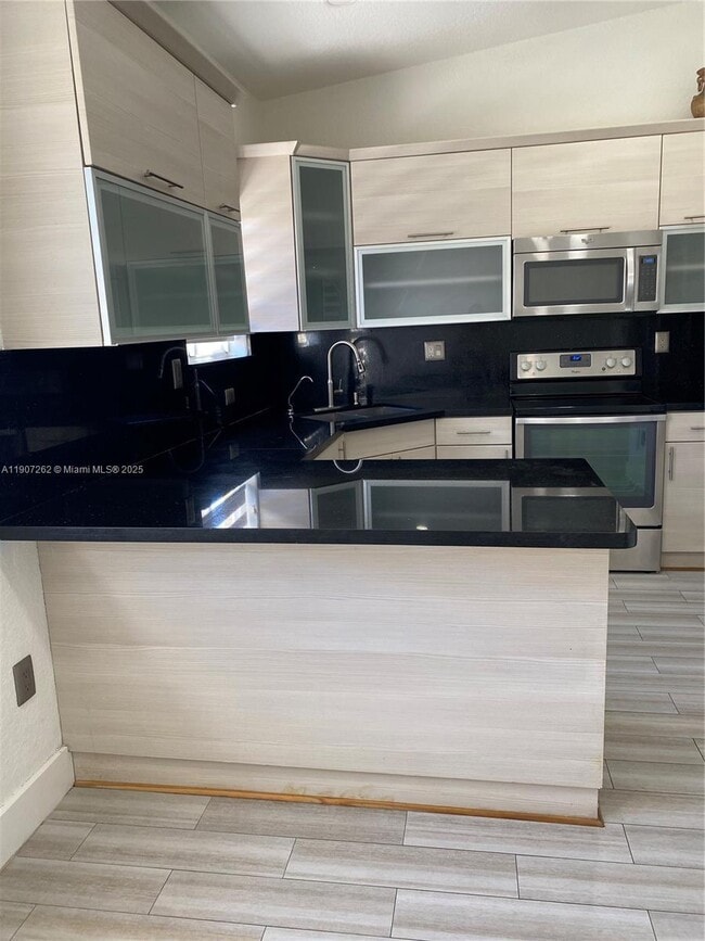 Building Photo - 8100 W 28th Ct