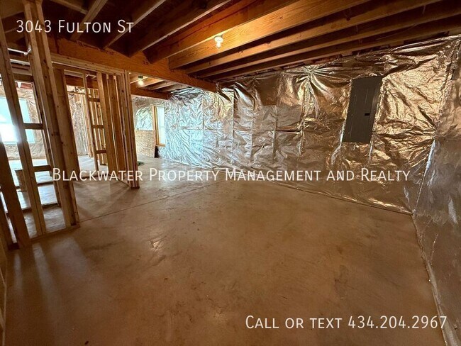 Building Photo - 3043 Fulton St