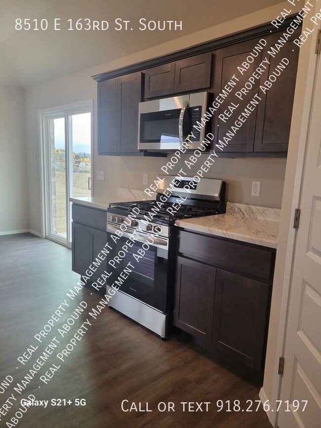 Building Photo - 8510 E 163rd St S