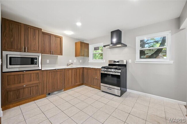 Building Photo - Updated Florissant Home!