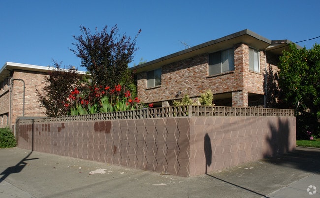 Building Photo - 331 Willow St