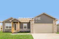 Building Photo - 1004 Woodland Dr