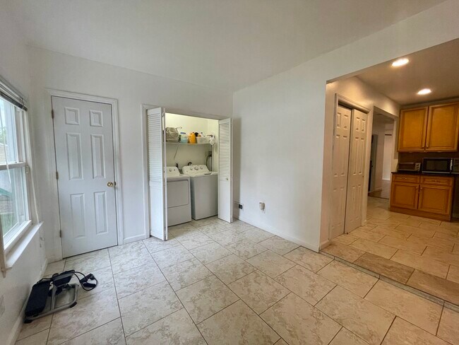 Building Photo - 39 Mabel St