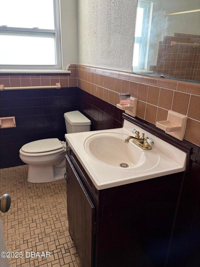 Building Photo - 2537 Coral Way W