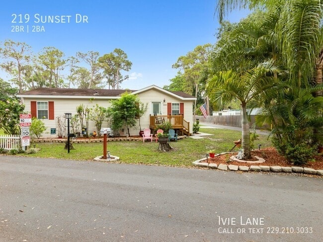 Building Photo - 219 Sunset Dr
