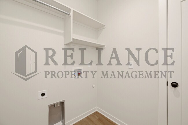 Building Photo - 204 Gowen St