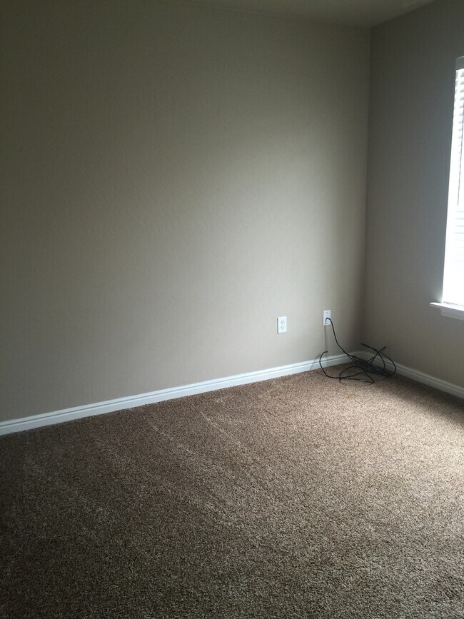 Building Photo - West Park #7